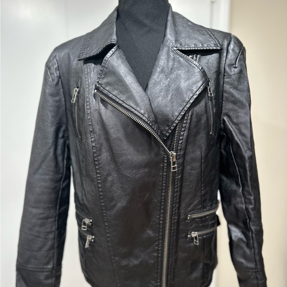 Massey faux leather size M  black jacket withh zippers